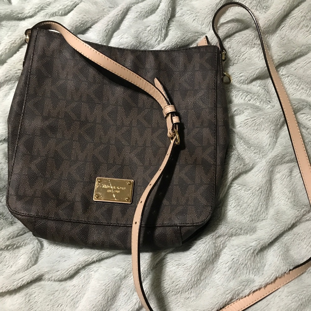 Michael Kors cross body purse
